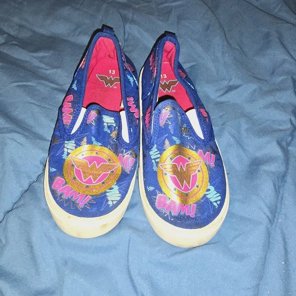 Wonder Woman slip on shoes little girl size 13 - Picture 1 of 4